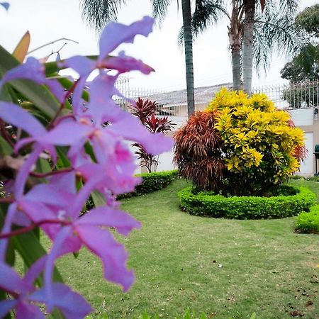 Urdesa Suites Hotel Guayaquil Exterior photo
