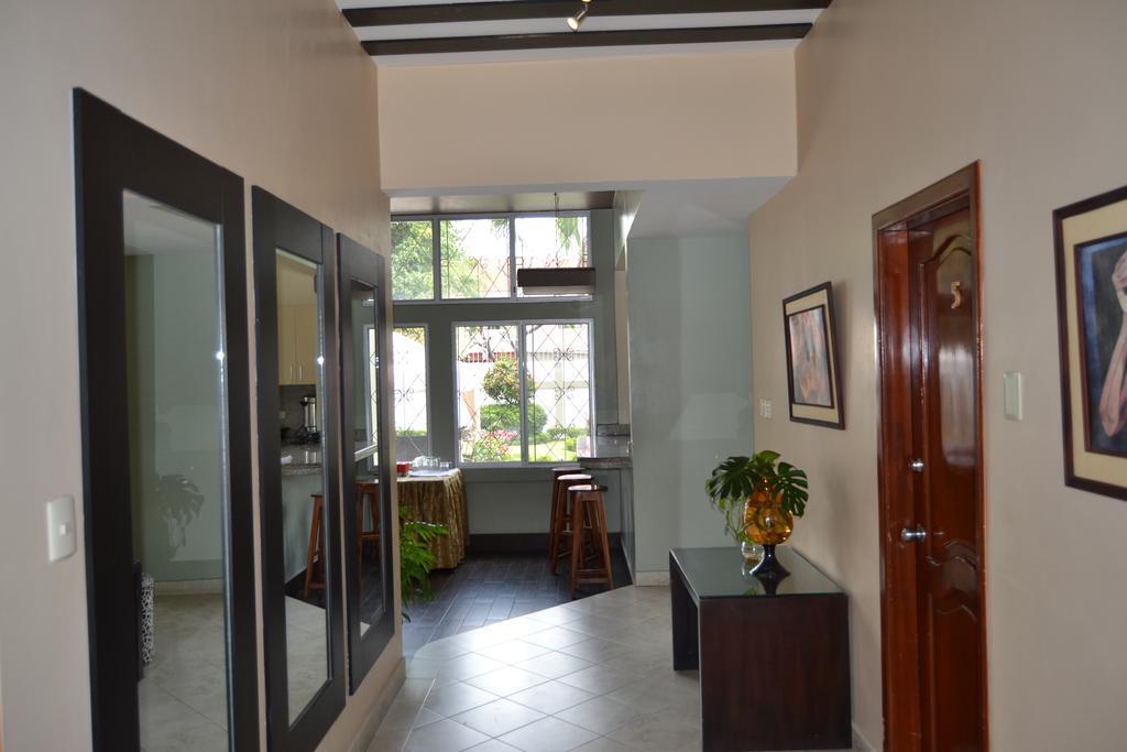 Urdesa Suites Hotel Guayaquil Exterior photo