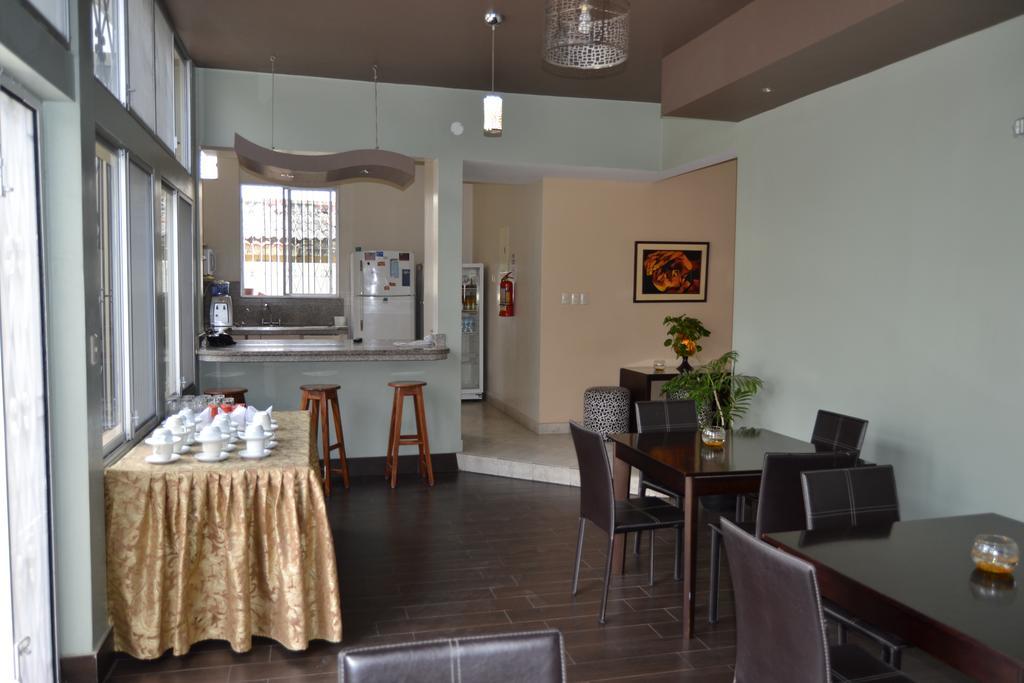 Urdesa Suites Hotel Guayaquil Exterior photo