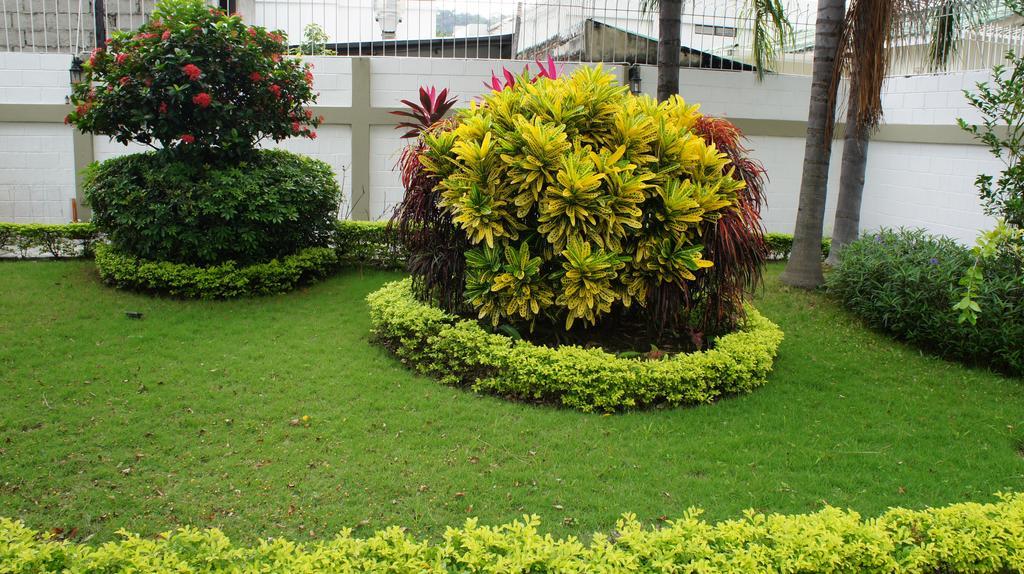 Urdesa Suites Hotel Guayaquil Exterior photo