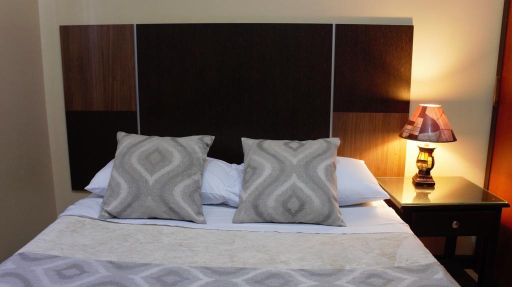 Urdesa Suites Hotel Guayaquil Exterior photo